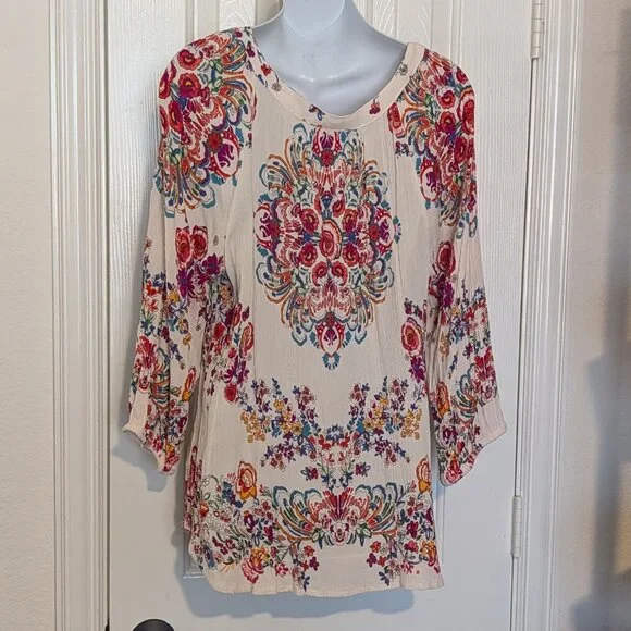 Beautiful Bila 3/4 sleeved top with floral print - Women's Size XXL - Picture 2 of 7